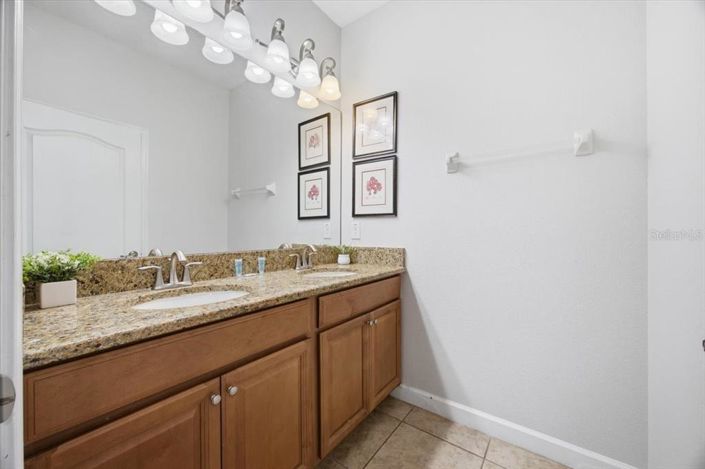 Image No.5-5 Bed Townhouse for sale