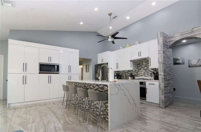 Image No.4-5 Bed House for sale