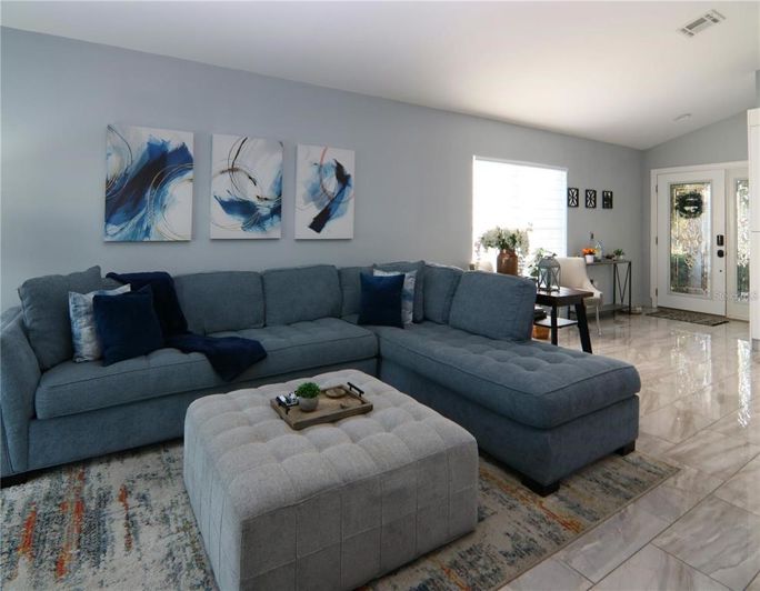 Image No.7-5 Bed House for sale