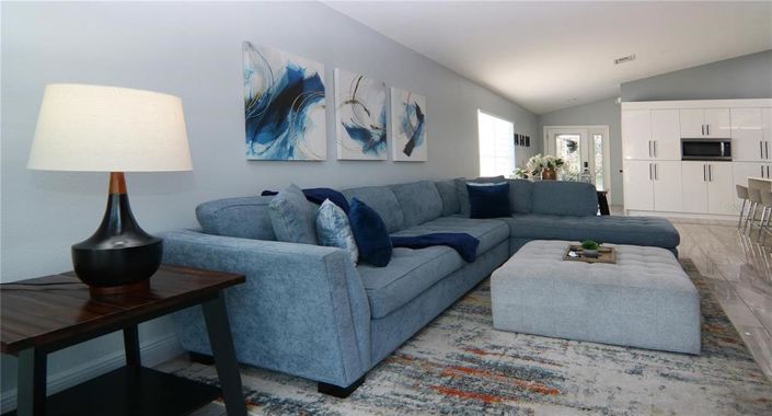 Image No.8-5 Bed House for sale