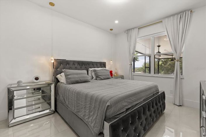 Image No.19-4 Bed House for sale