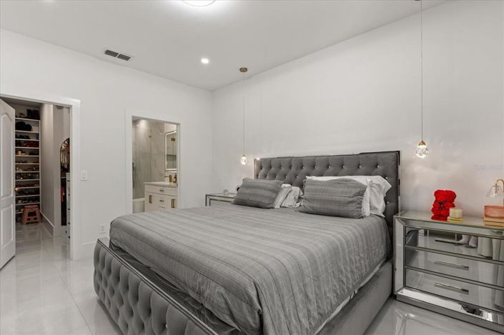 Image No.20-4 Bed House for sale