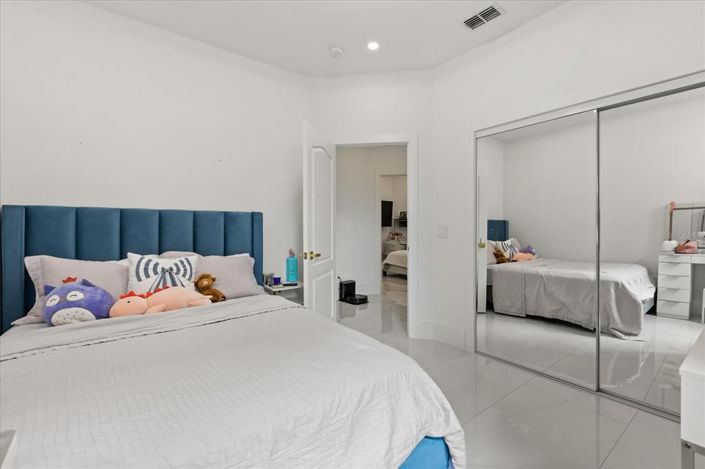 Image No.27-4 Bed House for sale