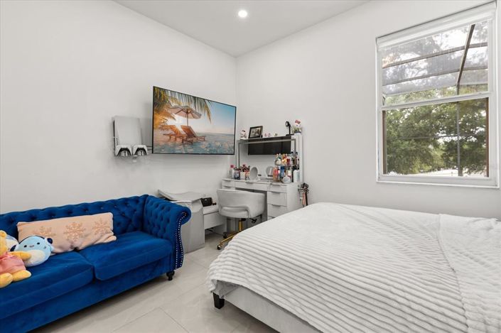 Image No.30-4 Bed House for sale
