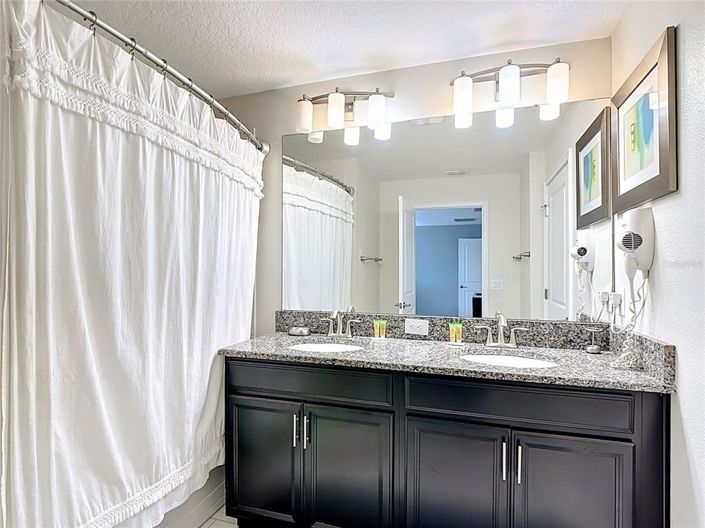 Image No.32-4 Bed Townhouse for sale