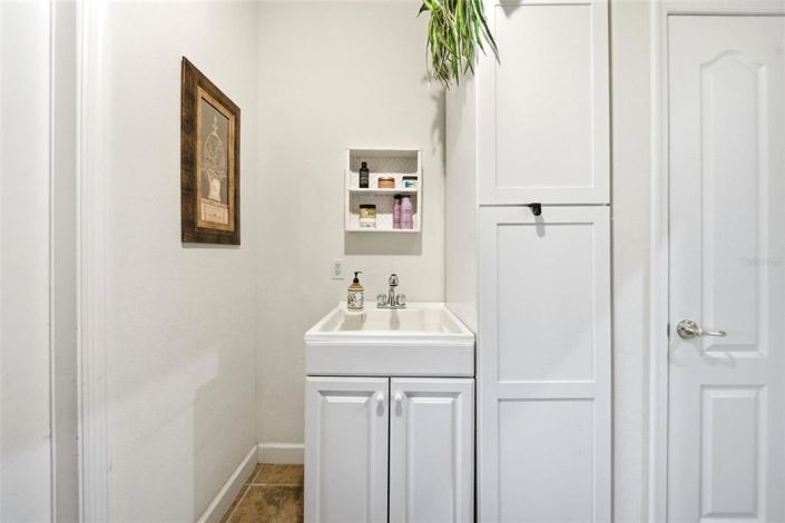 Image No.20-4 Bed House for sale