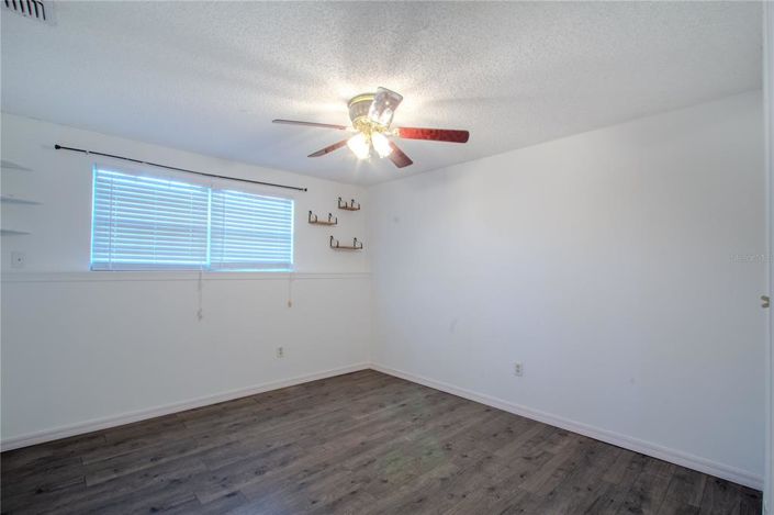 Image No.12-4 Bed House for sale