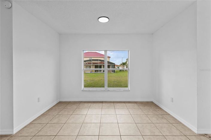 Image No.12-4 Bed House for sale