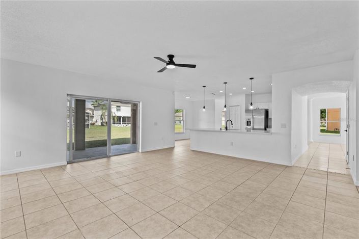 Image No.20-4 Bed House for sale