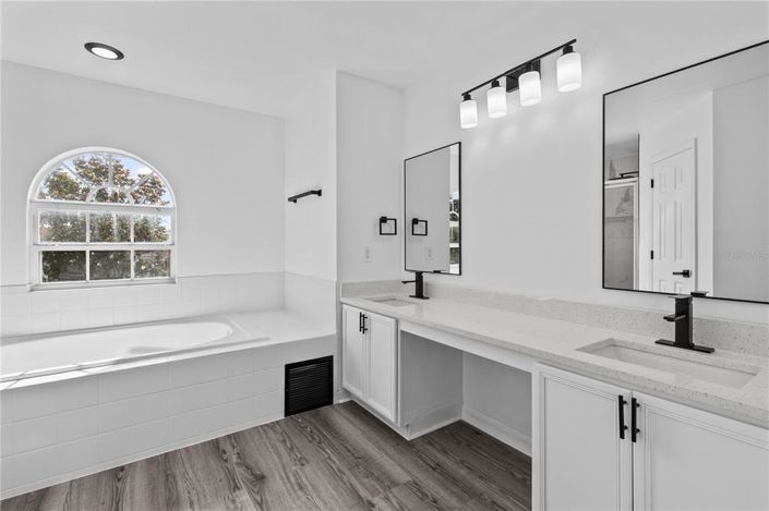 Image No.27-4 Bed House for sale