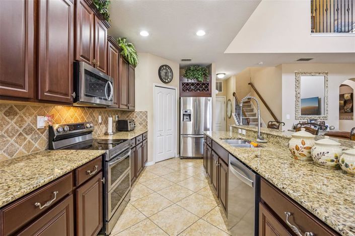 Image No.3-5 Bed House for sale