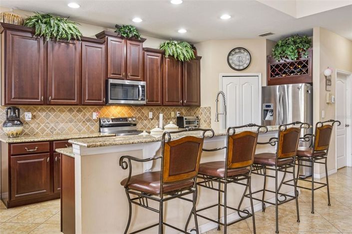 Image No.4-5 Bed House for sale