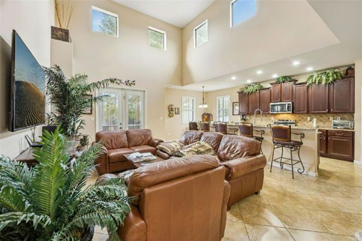 Image No.6-5 Bed House for sale