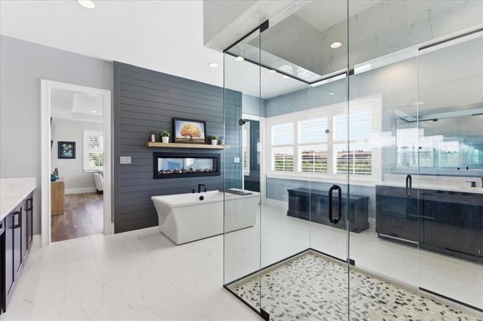 Image No.6-5 Bed House for sale