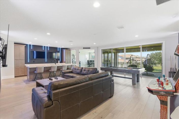 Image No.7-5 Bed House for sale