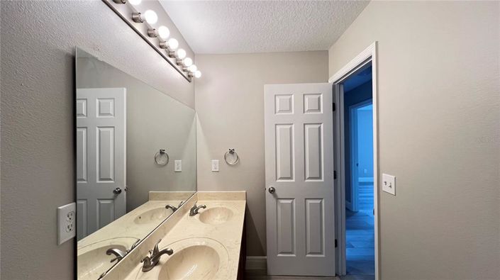Image No.33-6 Bed House for sale