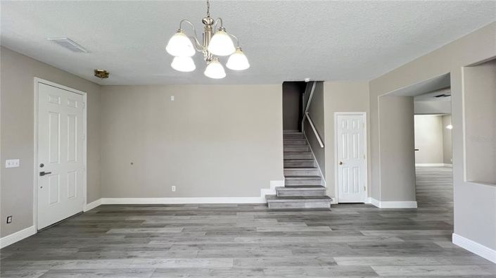 Image No.7-6 Bed House for sale