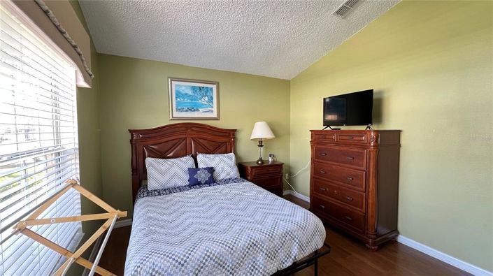 Image No.11-5 Bed House for sale