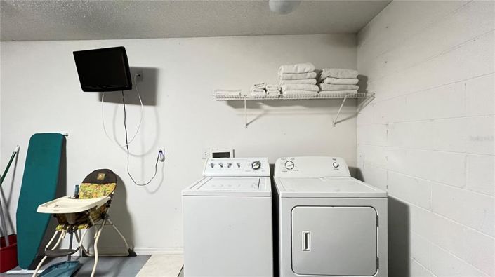 Image No.8-5 Bed House for sale