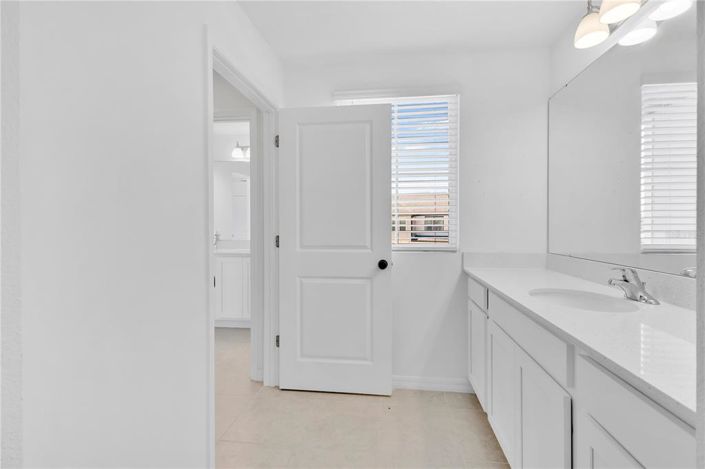 Image No.19-3 Bed Townhouse for sale