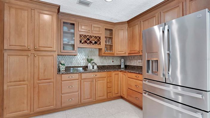 Image No.13-6 Bed House for sale