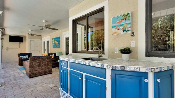 Image No.41-6 Bed House for sale