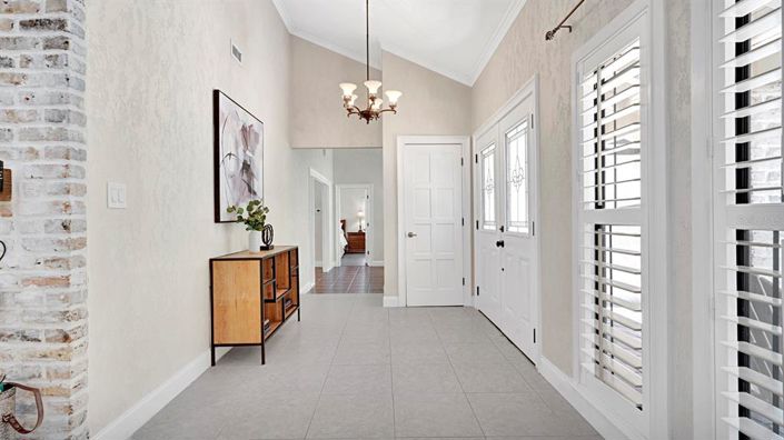 Image No.5-6 Bed House for sale