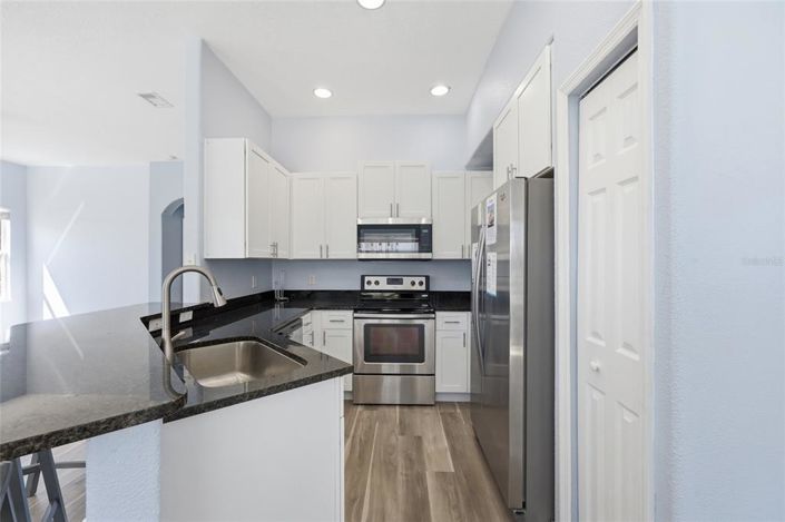 Image No.9-5 Bed Townhouse for sale