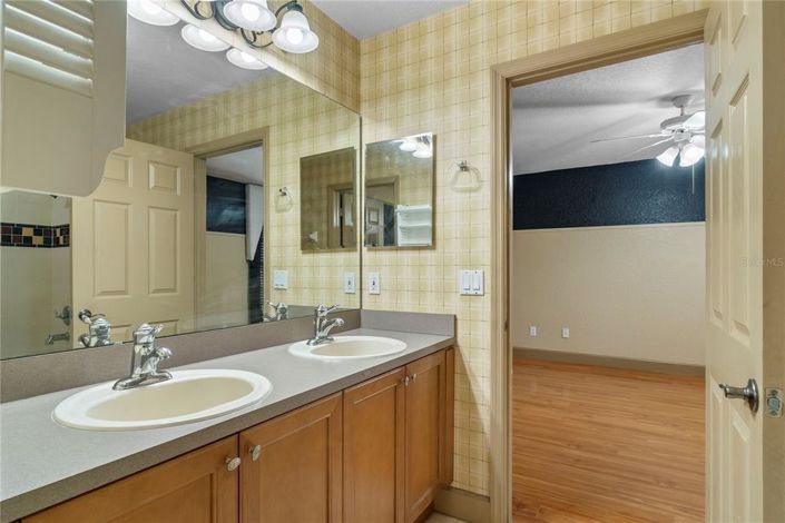 Image No.44-4 Bed House for sale