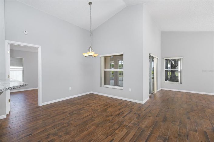 Image No.8-3 Bed House for sale