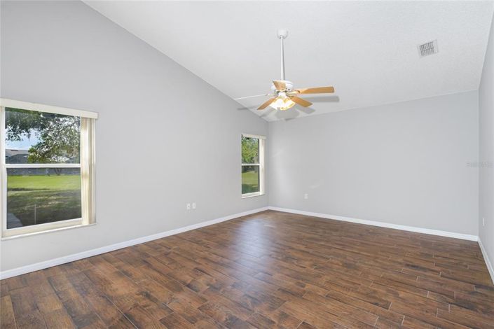 Image No.9-3 Bed House for sale