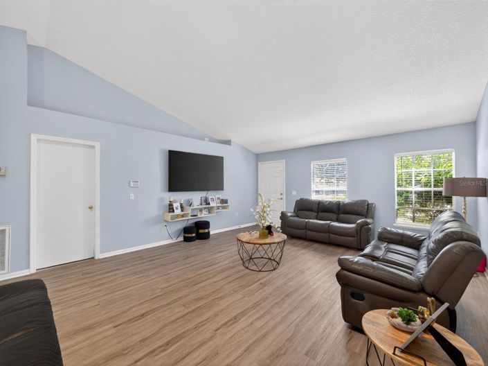 Image No.6-4 Bed House for sale