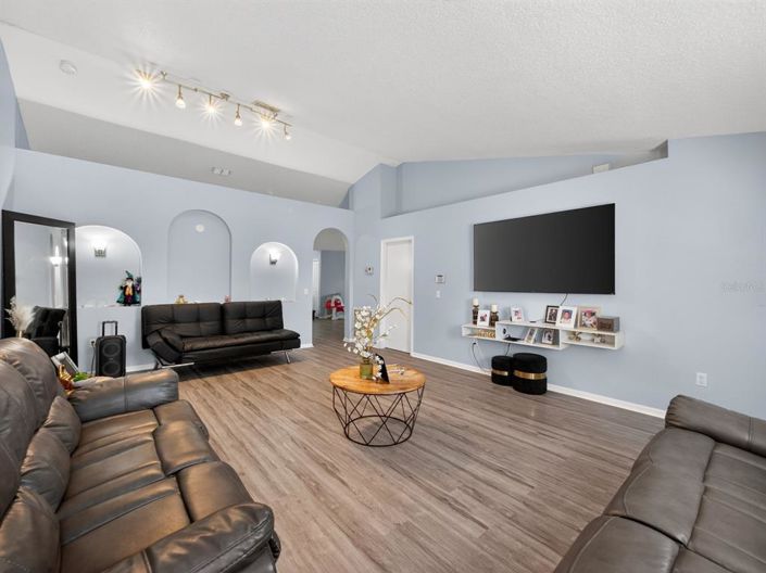 Image No.7-4 Bed House for sale