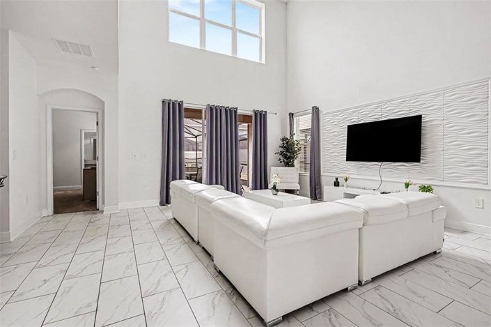 Image No.6-5 Bed House for sale