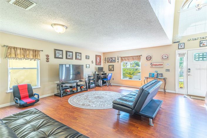 Image No.3-5 Bed House for sale