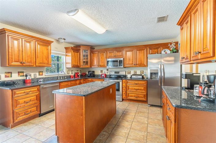 Image No.9-5 Bed House for sale
