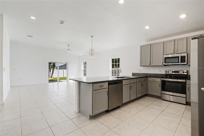 Image No.8-4 Bed House for sale