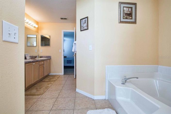 Image No.27-4 Bed House for sale