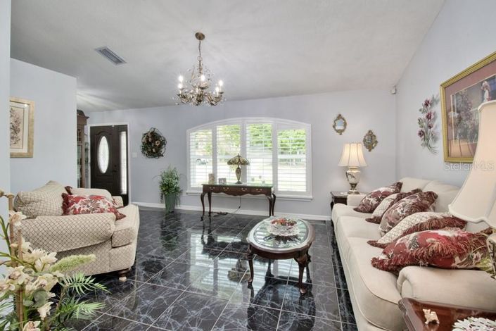 Image No.23-4 Bed House for sale