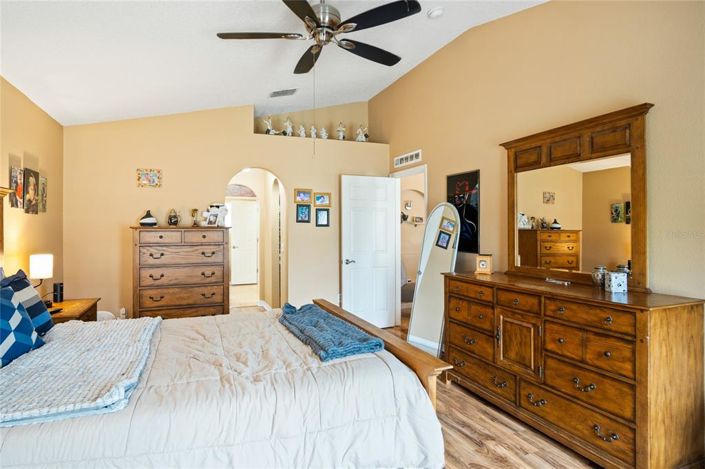 Image No.17-4 Bed House for sale
