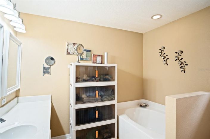 Image No.18-4 Bed House for sale