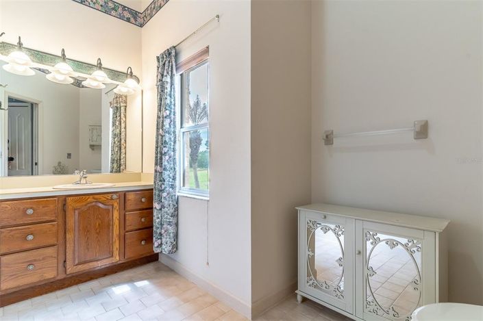 Image No.19-4 Bed House for sale