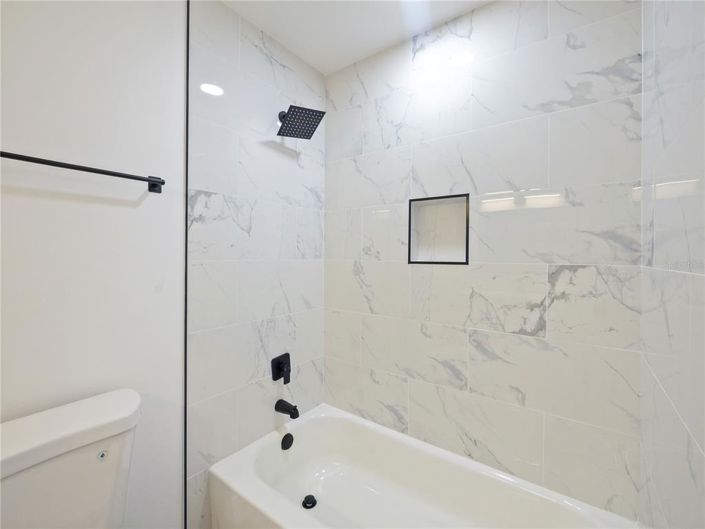 Image No.17-4 Bed House for sale