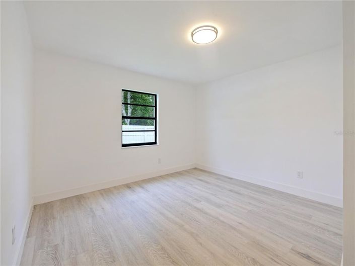 Image No.19-4 Bed House for sale