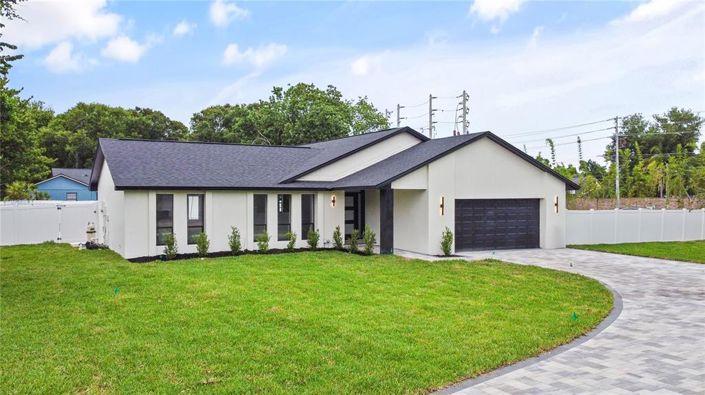 Image No.2-4 Bed House for sale
