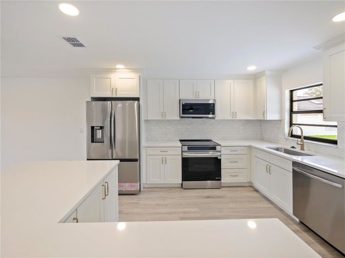 Image No.8-4 Bed House for sale