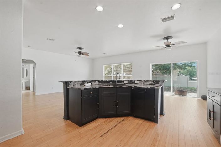 Image No.6-5 Bed House for sale