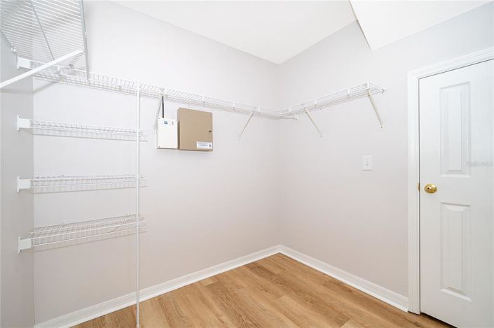 Image No.19-5 Bed House for sale