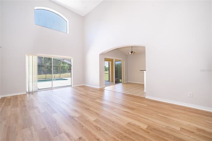 Image No.7-5 Bed House for sale