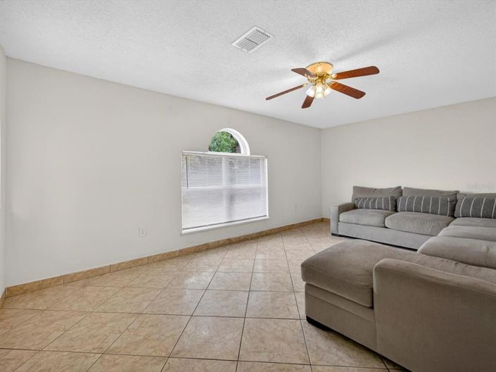 Image No.19-4 Bed House for sale